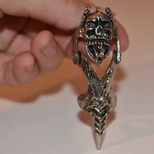 Skull ring